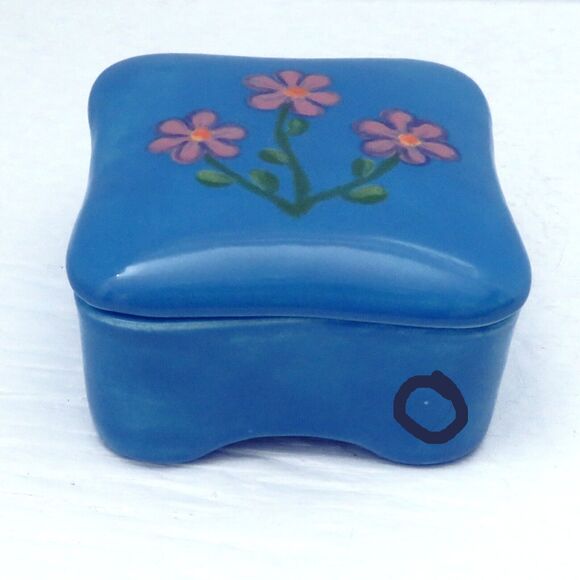 Handmade Ceramic Lidded Blue Square Trinket Dish with Handpainted Flowers - Picture 4 of 6